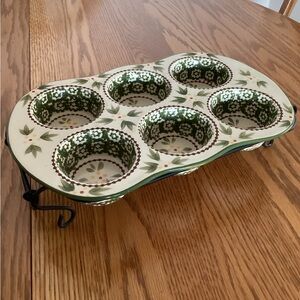 Temptations muffin pan with holder